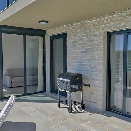 Silver Apartment *
