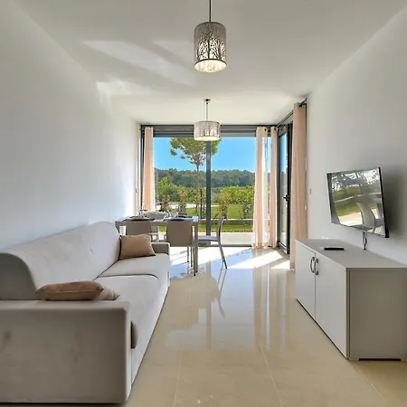 Silver Apartment *