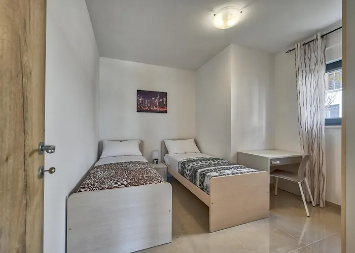 Silver Daire