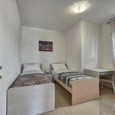 Silver Apartman